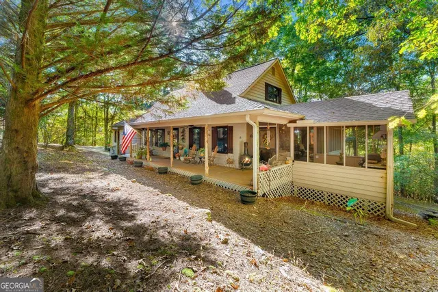 a view of house with a garden