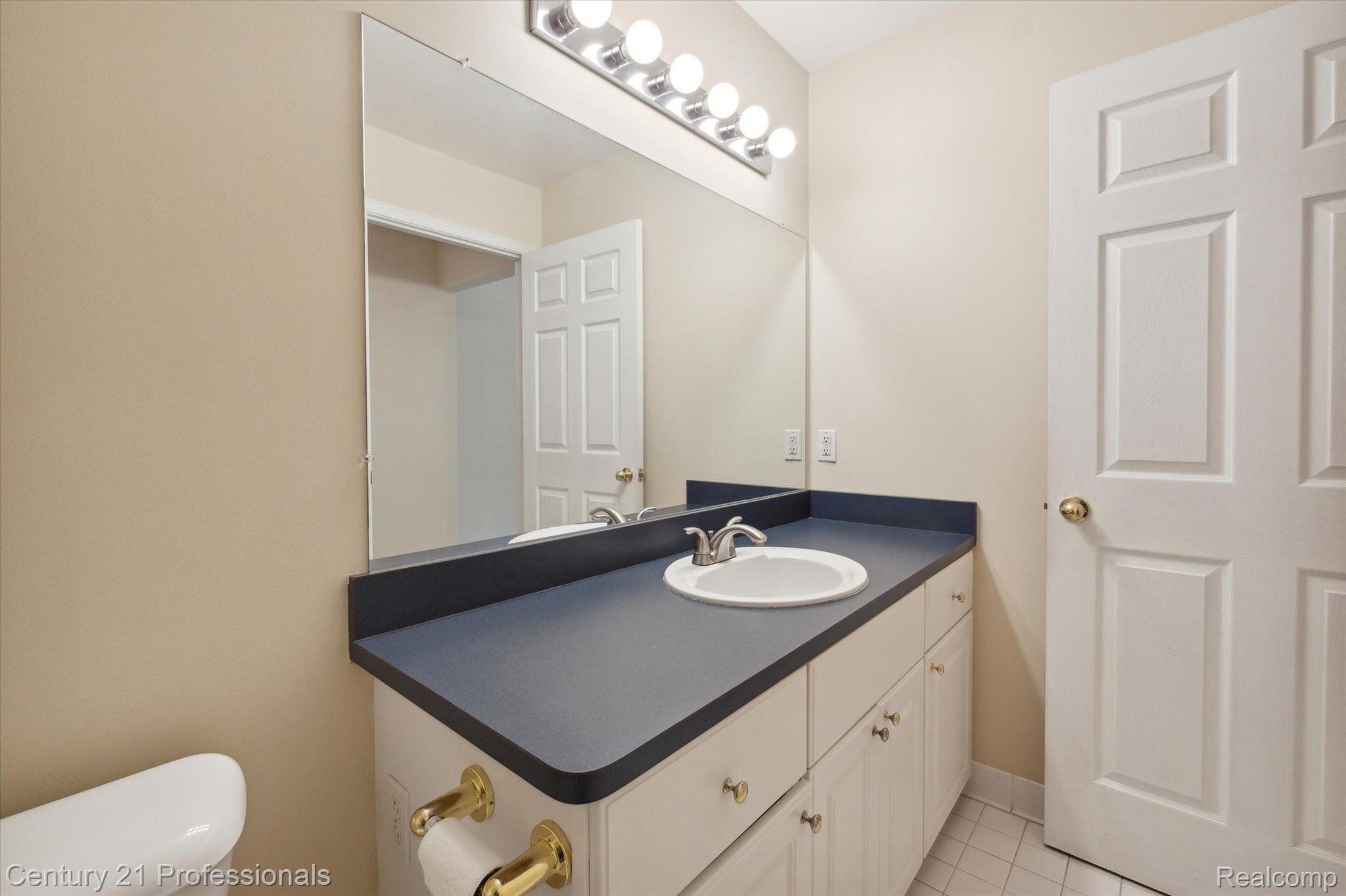 1122 Churchill Circle Rochester, MI 48307 - Photo 19 of 47 Gallery Image 19