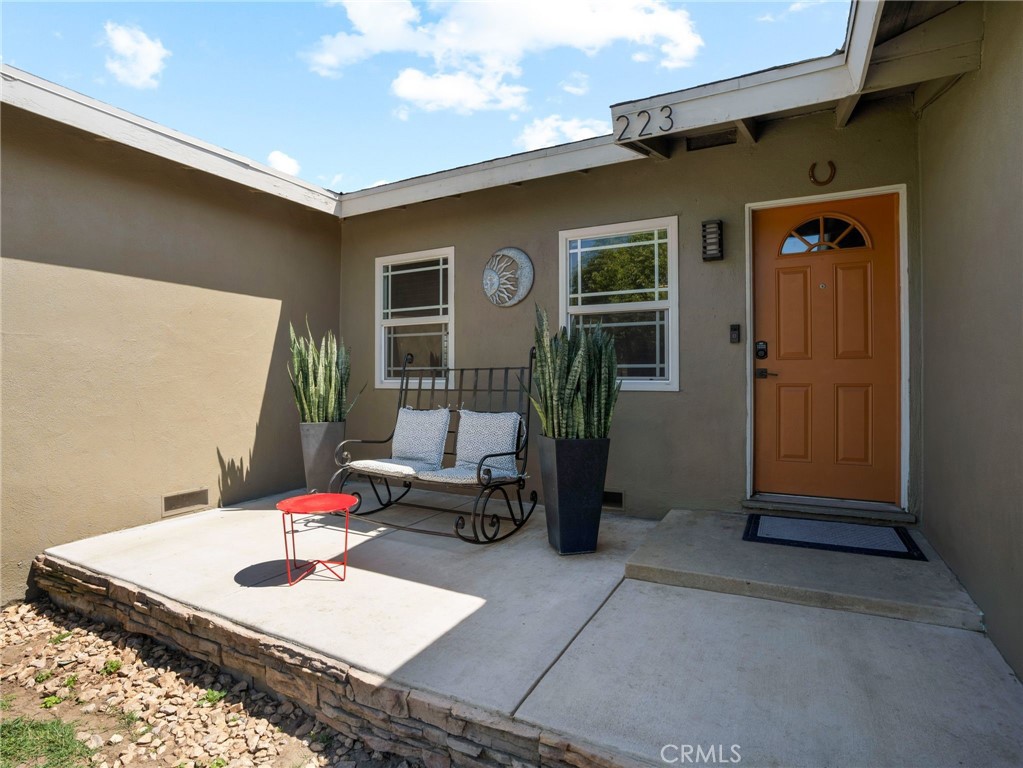 223 East Alru Street Rialto, CA 92376 - Photo 5 of 35