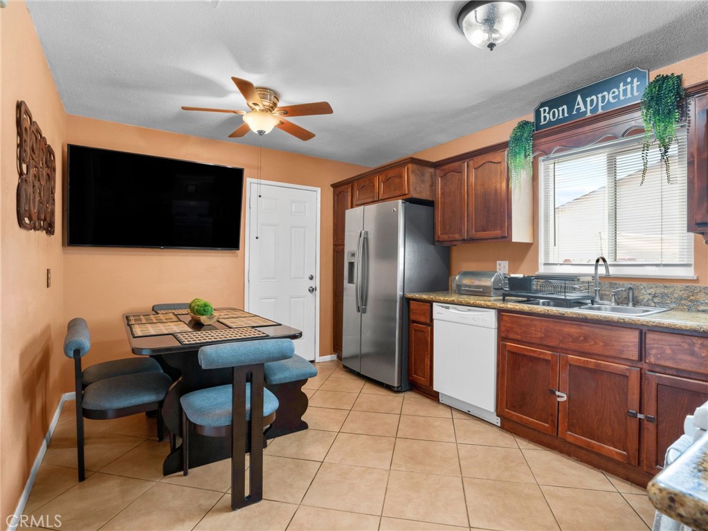 223 East Alru Street Rialto, CA 92376 - Photo 10 of 35