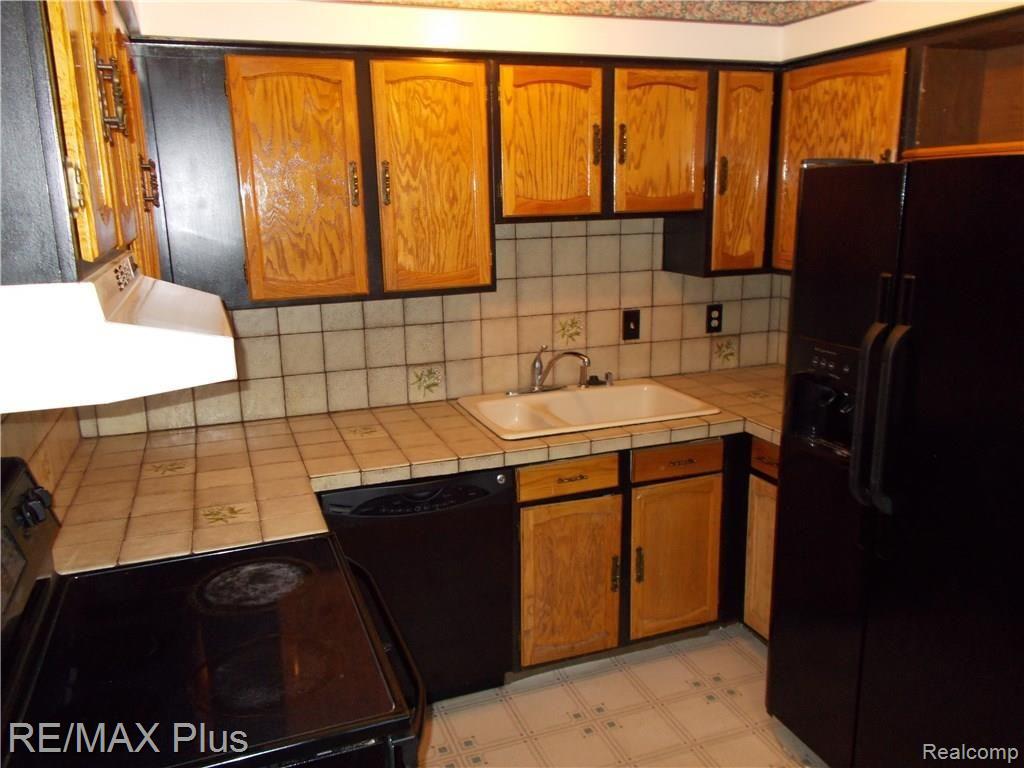 2059 Indian Road Lapeer, MI 48446 - Photo 6 of 26 DSCN1905.JPG