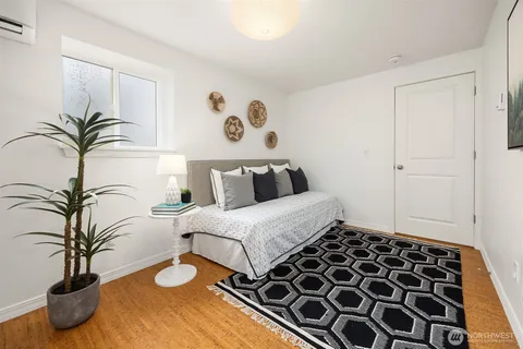 $650,000 | 3300 B West Government Way, Seattle, WA 98199