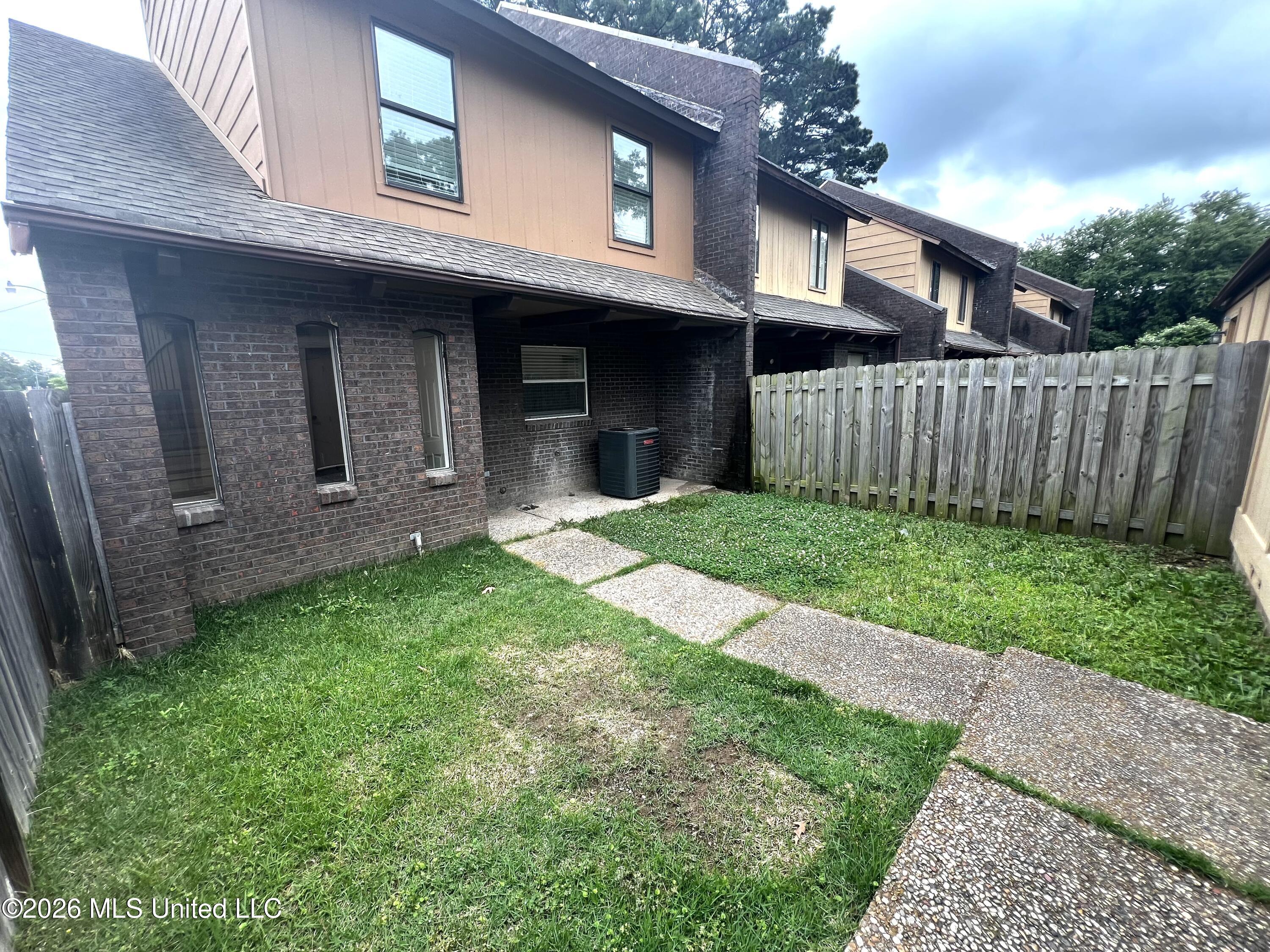 1255 East County Line Road, Unit G1 Jackson, MS 39211 - Photo 3 of 19 IMG_4778
