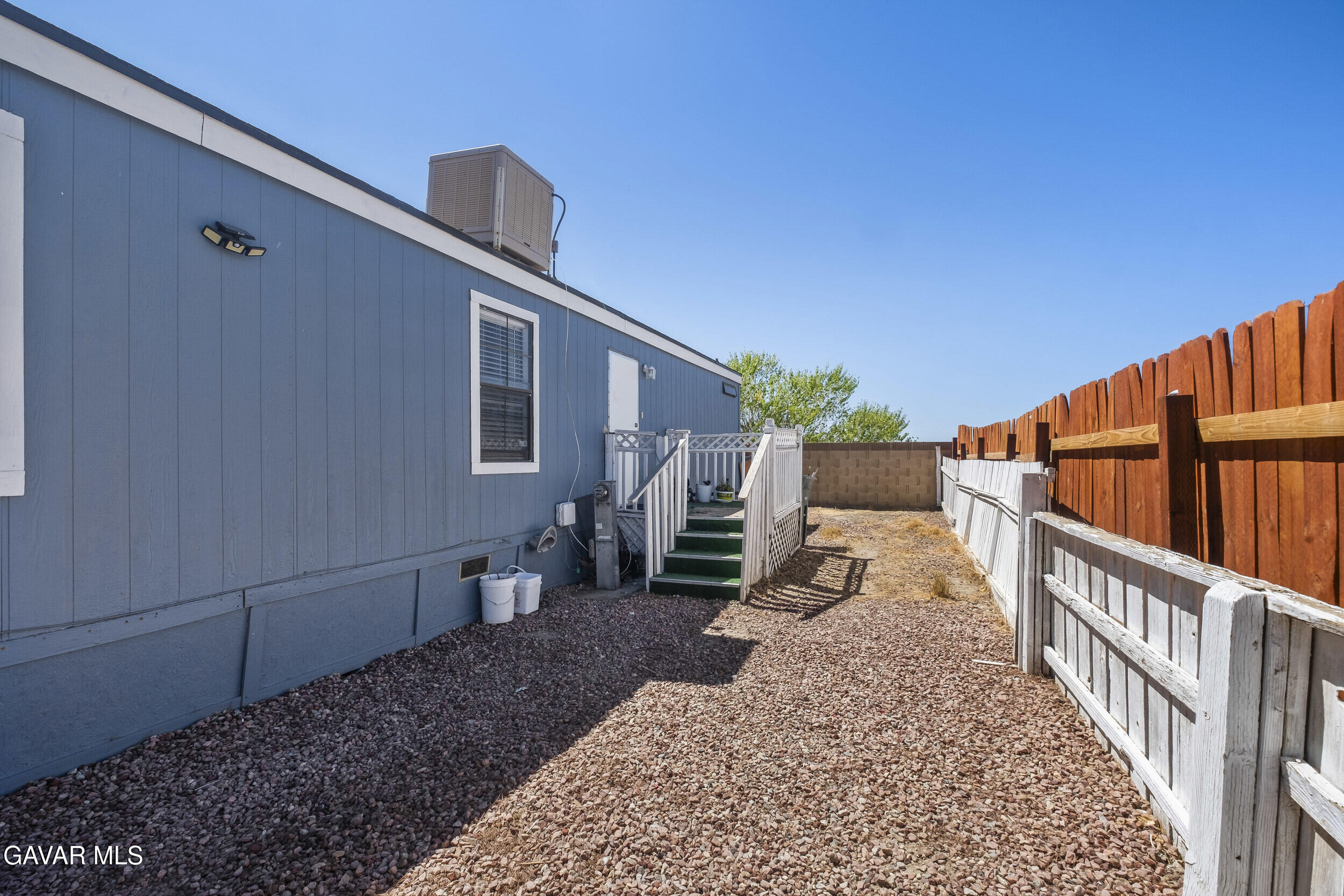 1729 Jamie Way Rosamond, CA 93560 - Photo 5 of 16 5
