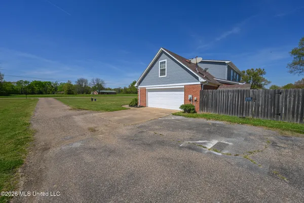 $334,900 | 5780 Honey Oak Drive, Hernando, MS 38632