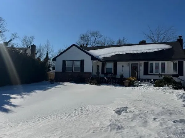 $699,000 | 692 Woodside Drive, Wantagh, NY 11793