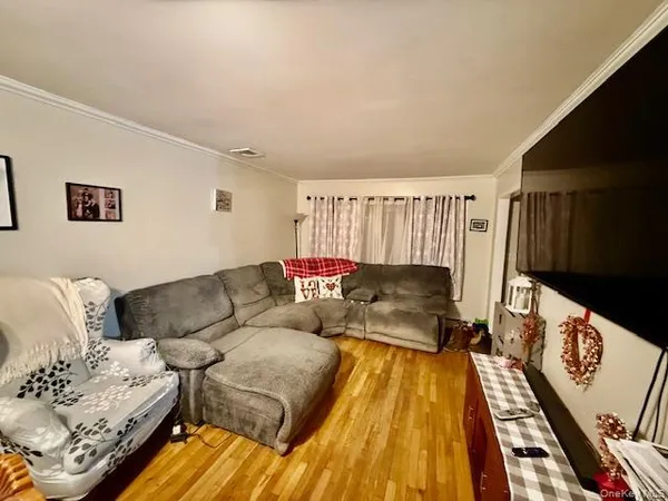 $699,000 | 692 Woodside Drive, Wantagh, NY 11793
