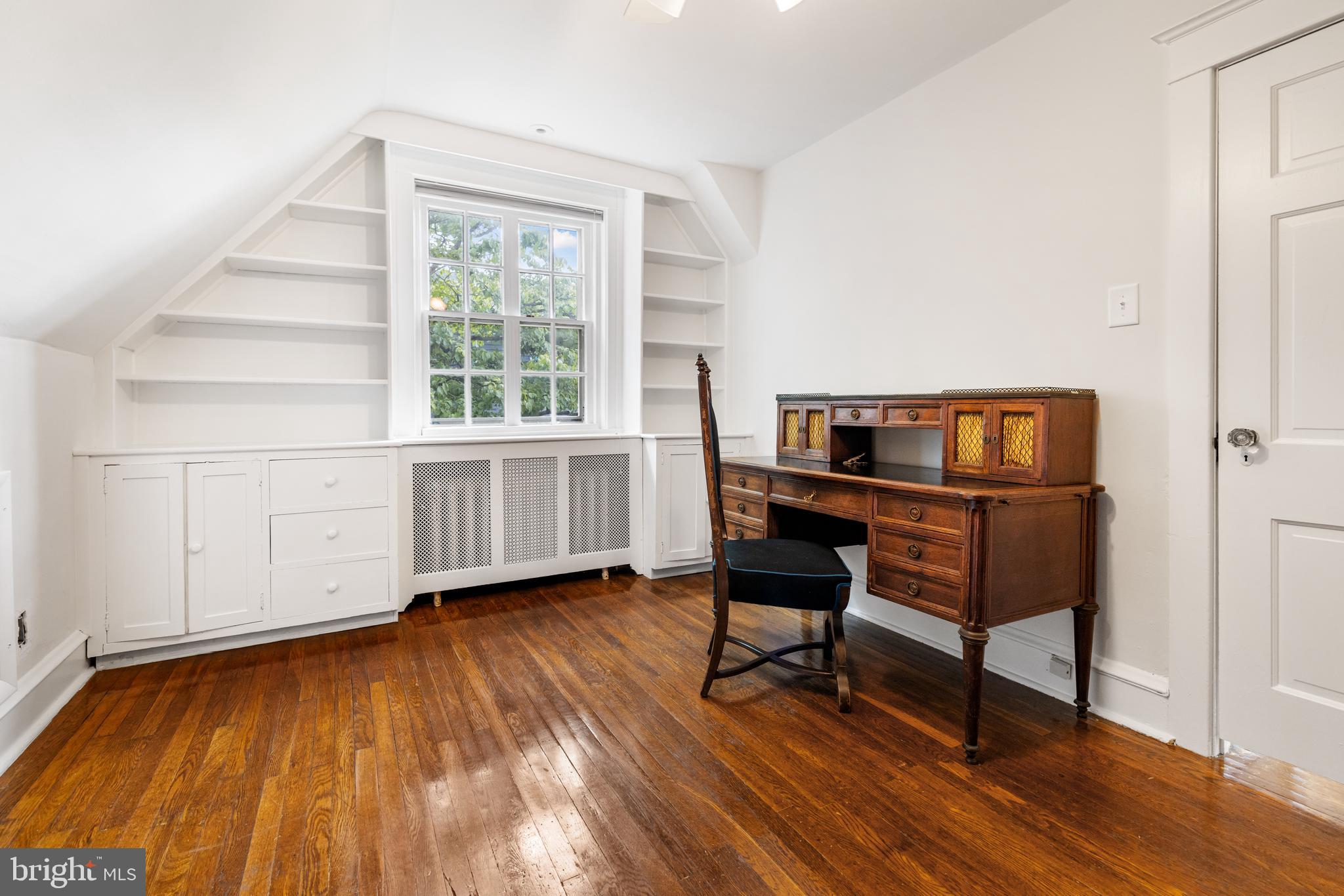 315 Wellesley Road Philadelphia, PA 19119 - Photo 26 of 32 a bedroom with a bed and a window