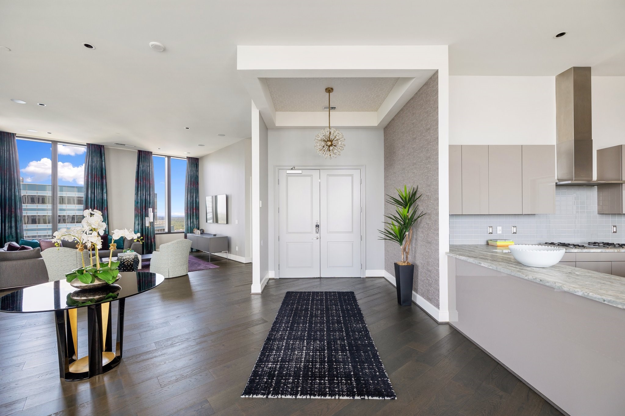 1409 Post Oak Boulevard, Unit 2702 Houston, TX 77056 - Photo 6 of 43 a hallway with a dining table and chairs