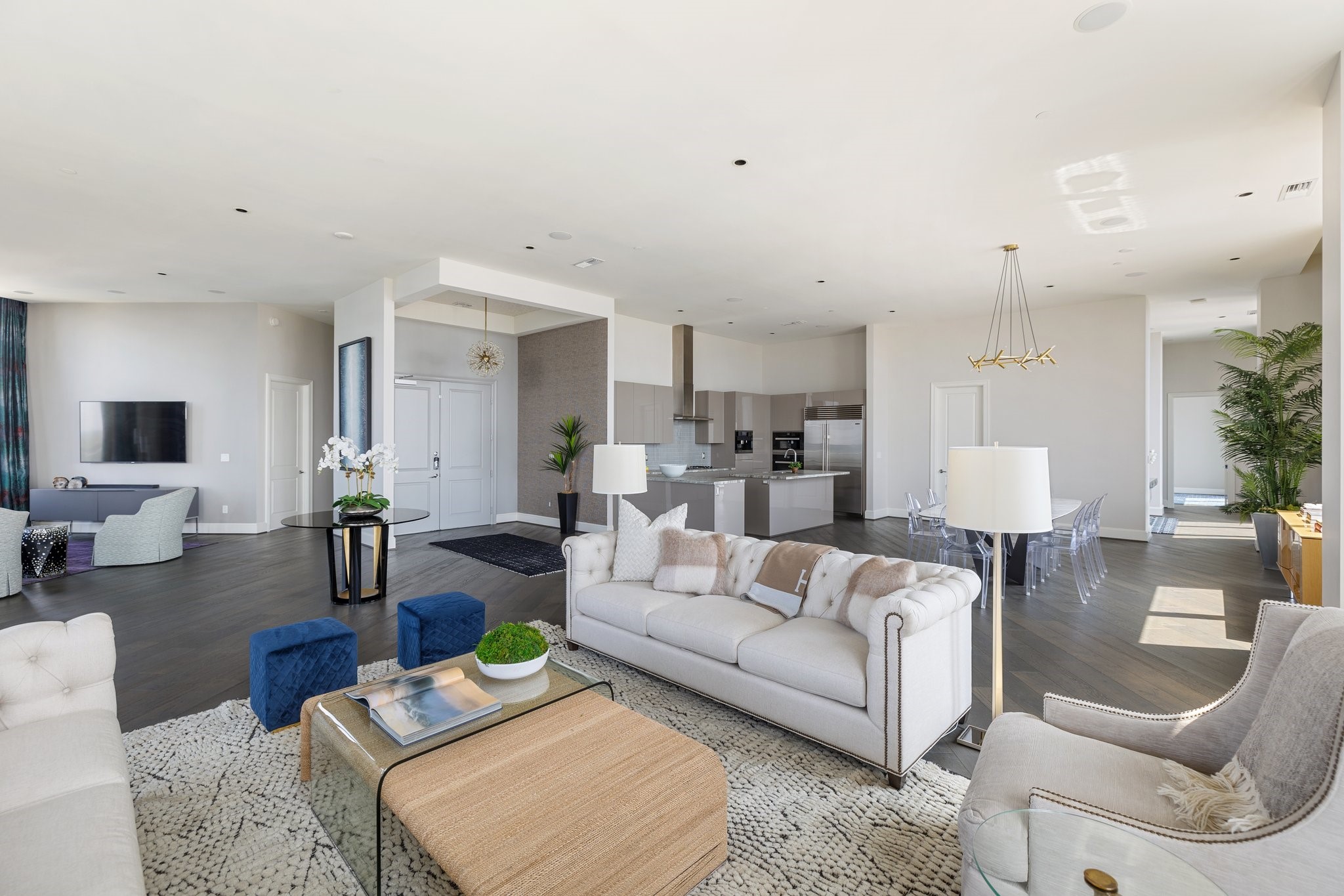 1409 Post Oak Boulevard, Unit 2702 Houston, TX 77056 - Photo 43 of 43 a living room with furniture and wooden floor