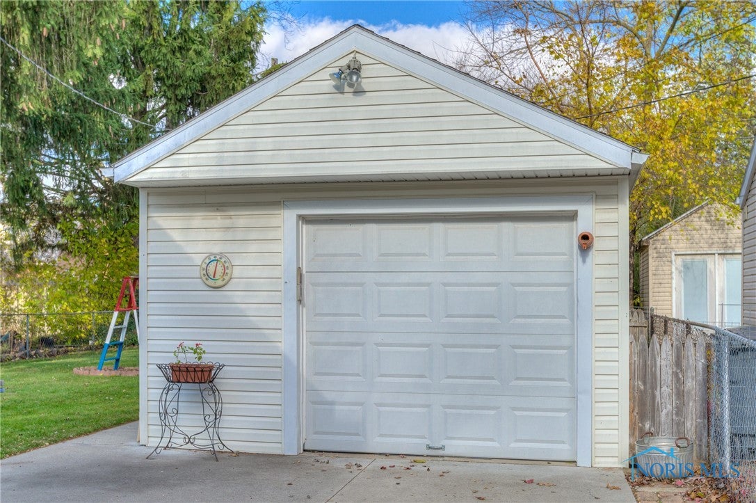 2808 Gracewood Road Toledo, OH 43613 - Photo 20 of 22 Garage