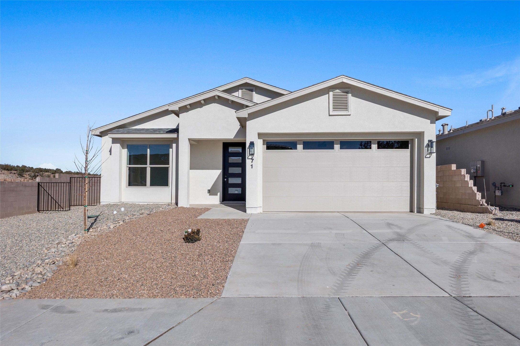 71 Cadena Loop Los Alamos, NM 87547 - Photo 2 of 27