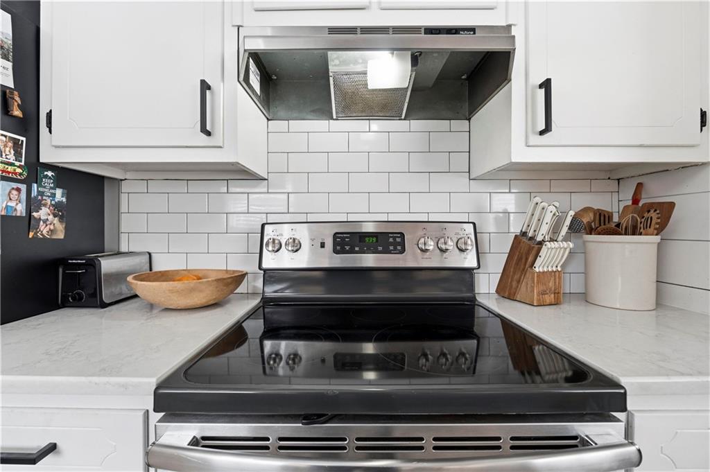 2777 Chickadee Drive Monroe, GA 30655 - Photo 19 of 36 a stove top oven sitting inside of a kitchen