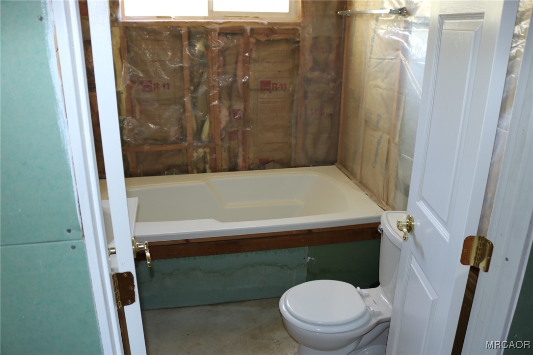 1247 Piney Ridge Place Fawnskin, CA 92333 - Photo 19 of 37 a bathroom with a sink a toilet and shower