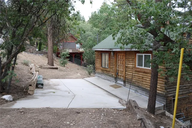 a house view with a backyard space