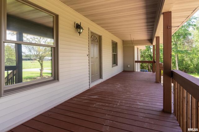 17937 Caplinger Pond Road Marion, IL 62959 - Photo 5 of 43 a view of a house with wooden floor