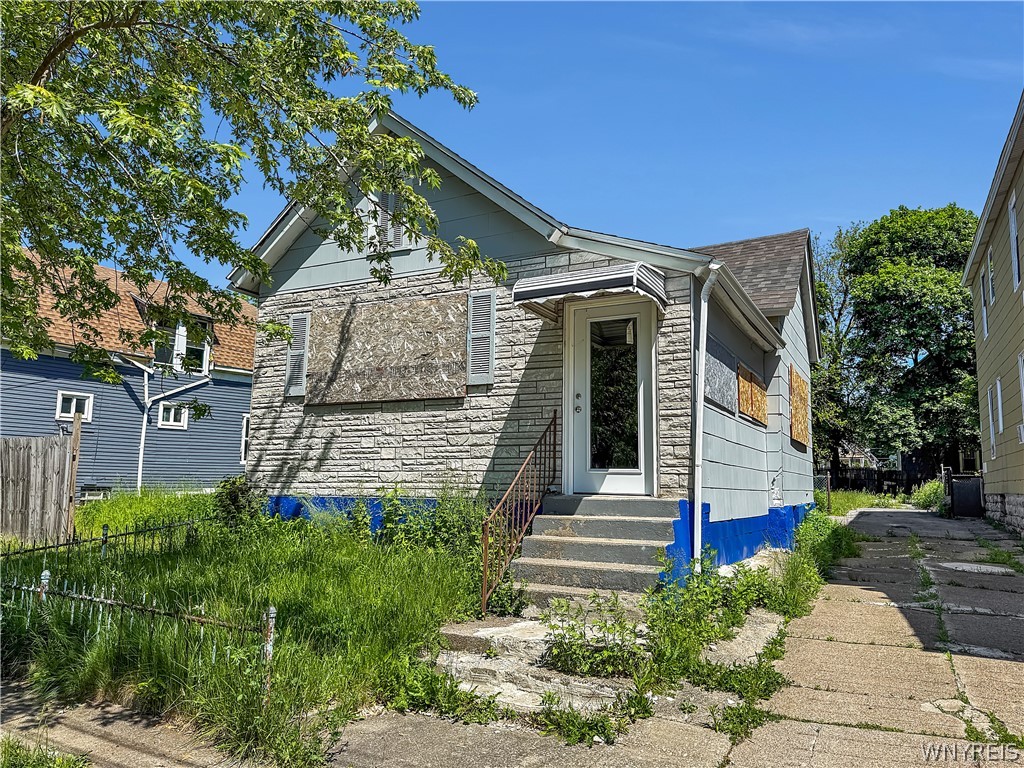 18 Helen Street Buffalo, NY 14213 - Photo 1 of 11