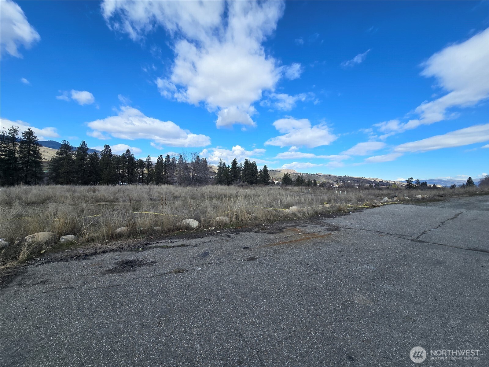 11 Apple Way Road Okanogan, WA 98840 - Photo 4 of 17 a view of a road with an outdoor space