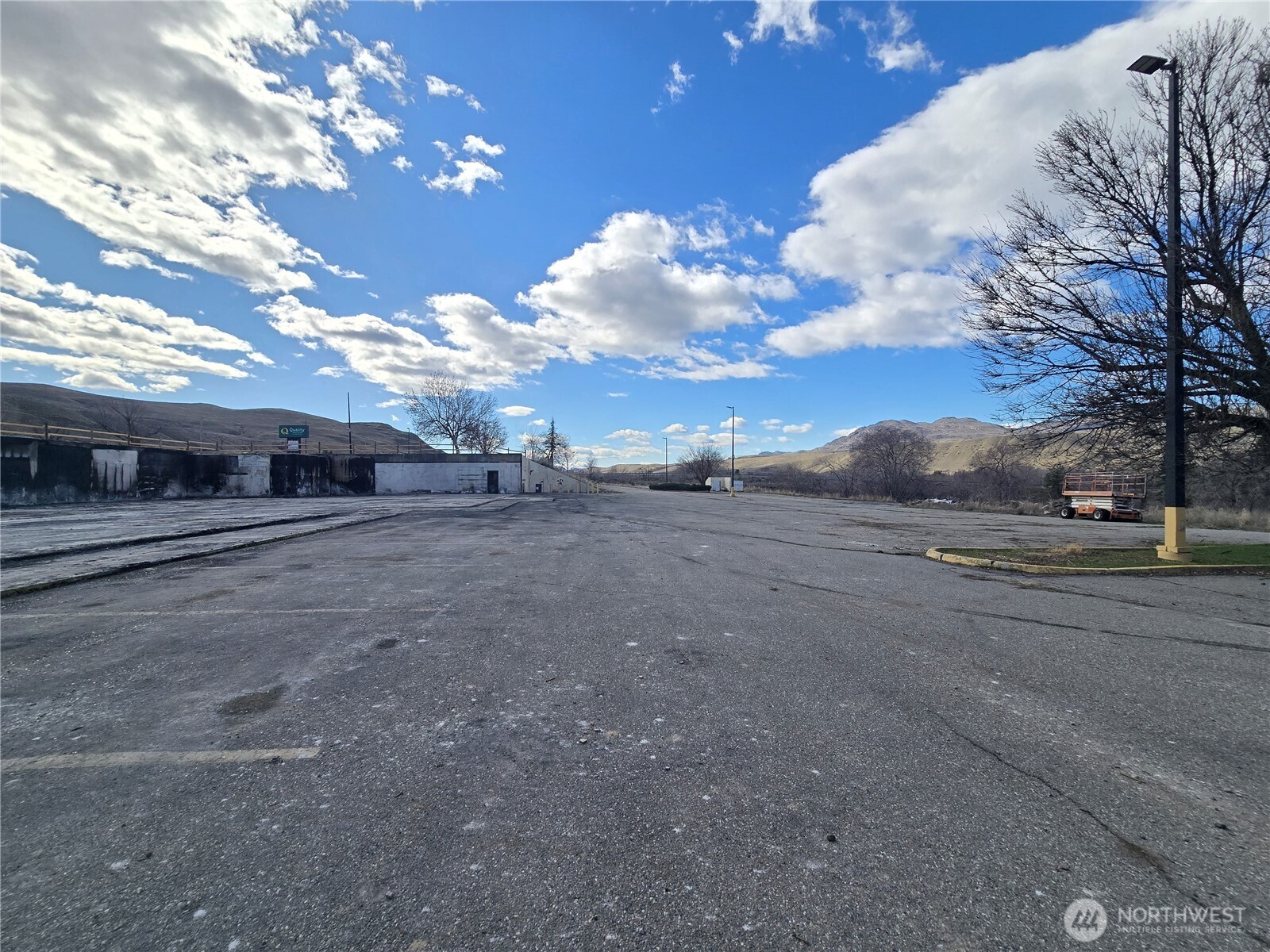 11 Apple Way Road Okanogan, WA 98840 - Photo 5 of 17 a view of a big yard of the house