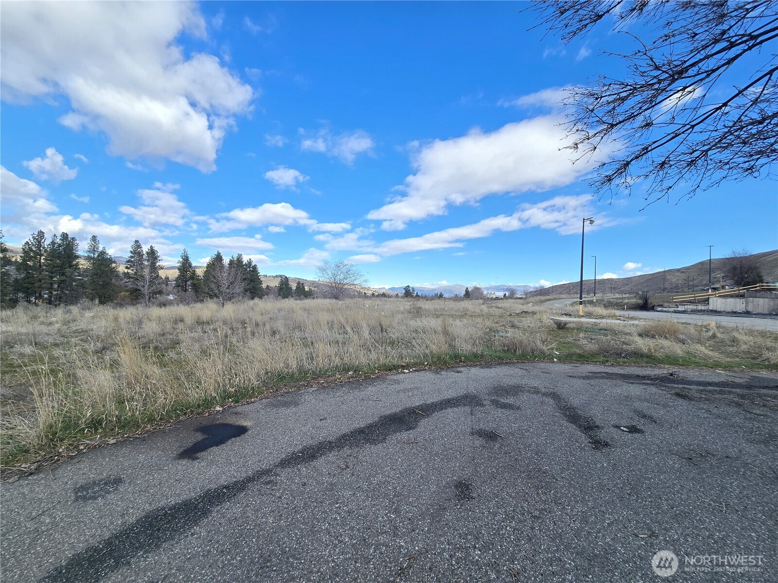 11 Apple Way Road Okanogan, WA 98840 - Photo 8 of 17 a view of a dry yard with wooden fence