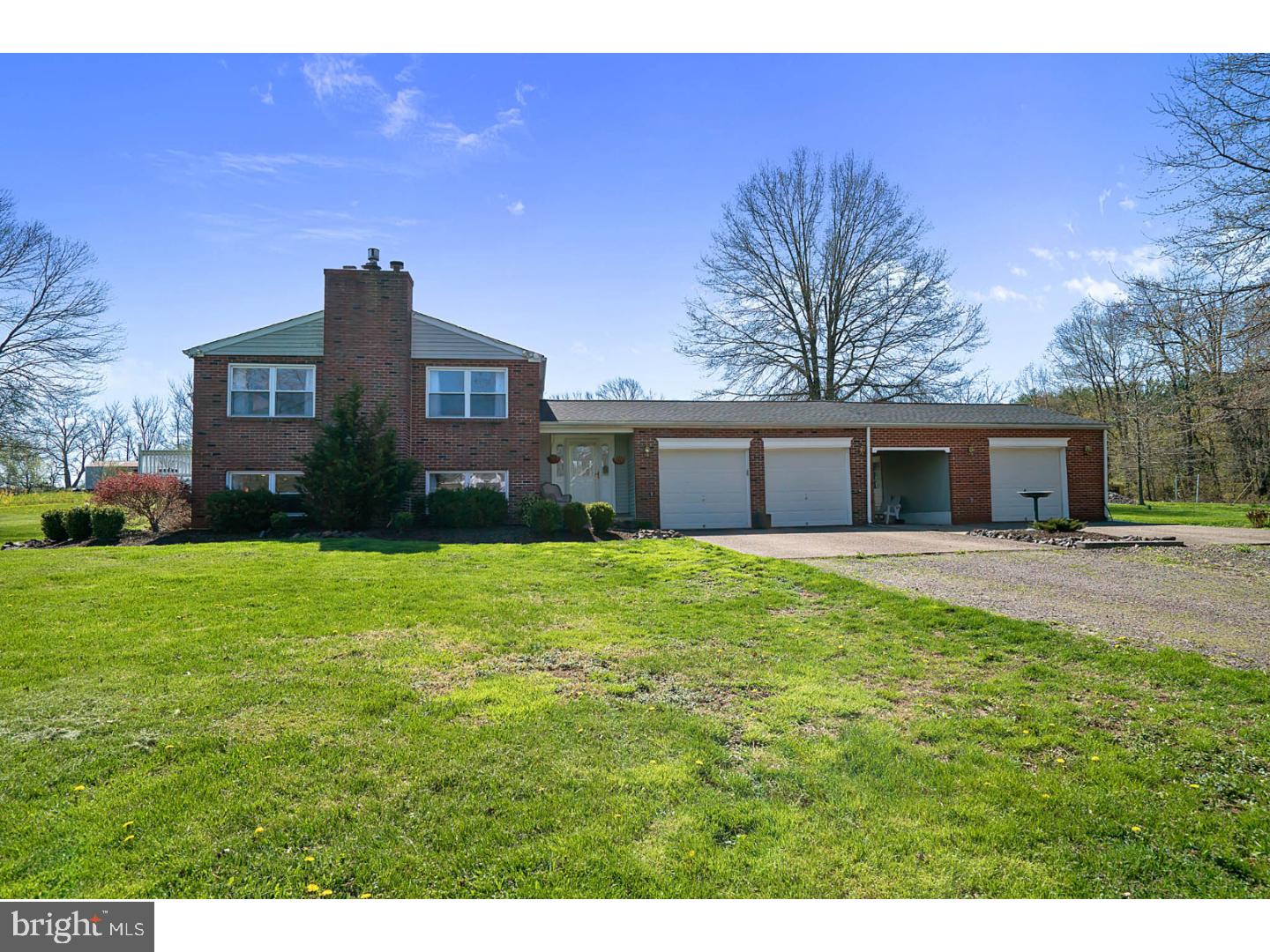318 Moyer Road Perkasie, PA 18944 - Photo 2 of 25
