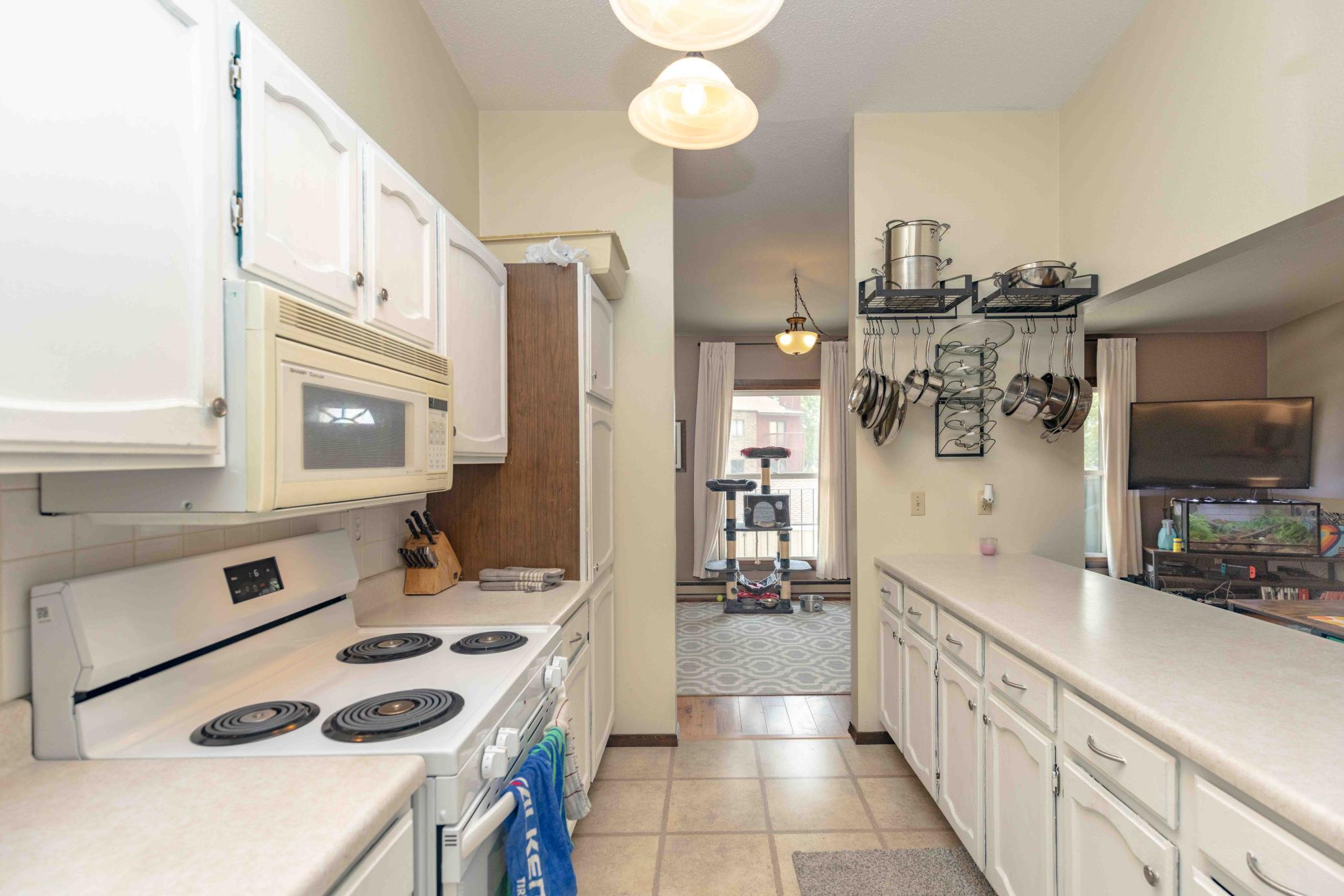 2629 Arrowhead Road South, Unit B7 Fargo, ND 58103 - Photo 11 of 23
