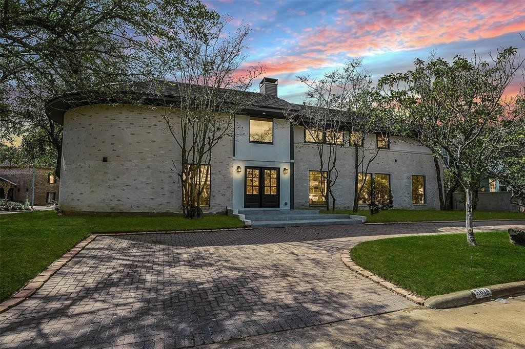 5614 Indian Circle Houston, TX 77056 - Photo 1 of 28 a front view of a house with a yard and garage