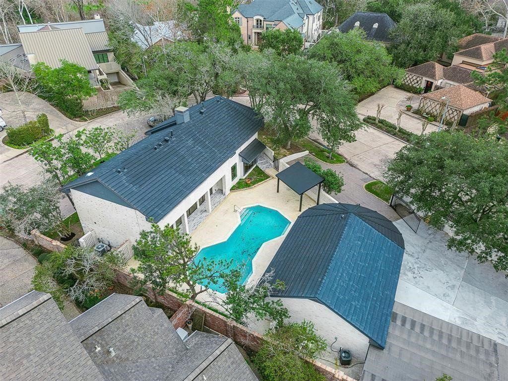 5614 Indian Circle Houston, TX 77056 - Photo 27 of 28 an aerial view of a house