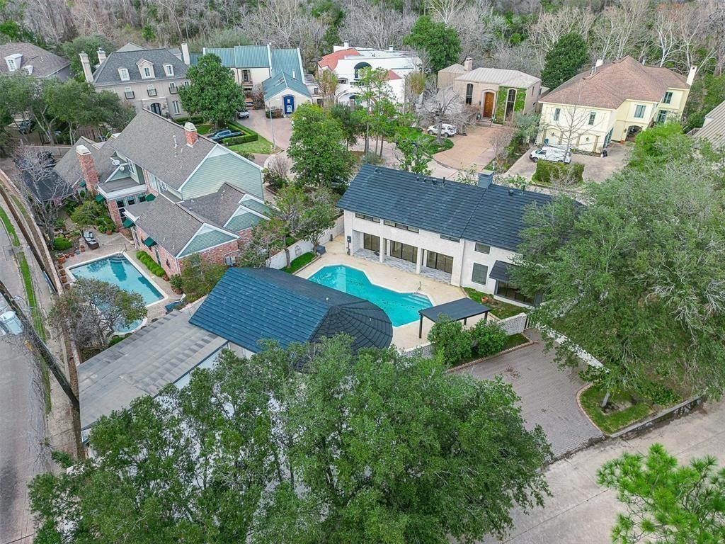 5614 Indian Circle Houston, TX 77056 - Photo 28 of 28 an aerial view of multiple houses with yard