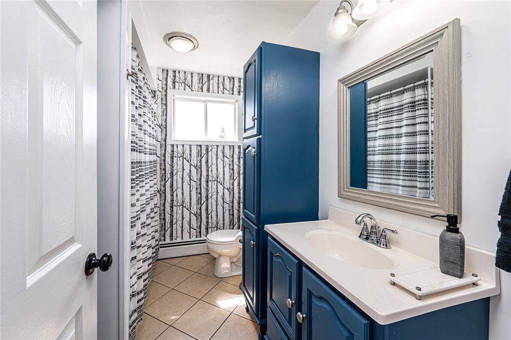 2149 Kingview Road Scottdale, PA 15683 - Photo 23 of 41 Full bath - hallway