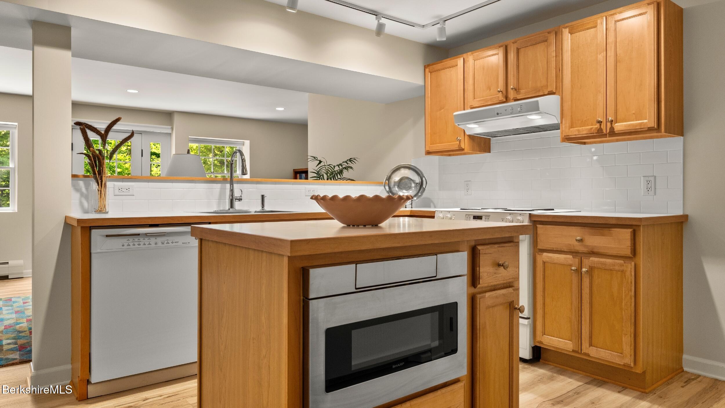 13 Taconic Avenue Lenox, MA 01240 - Photo 59 of 82 In-Law Suite Kitchen