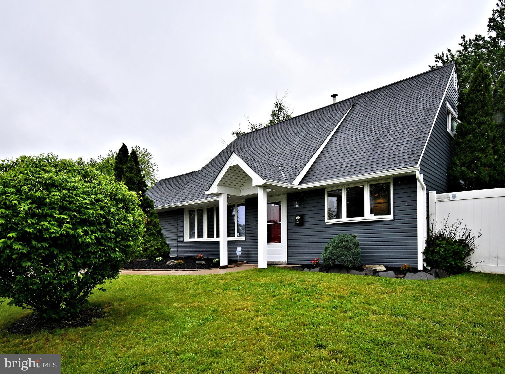 37 Peony Road Levittown, PA 19056 - Photo 3 of 66 Gallery Image 3
