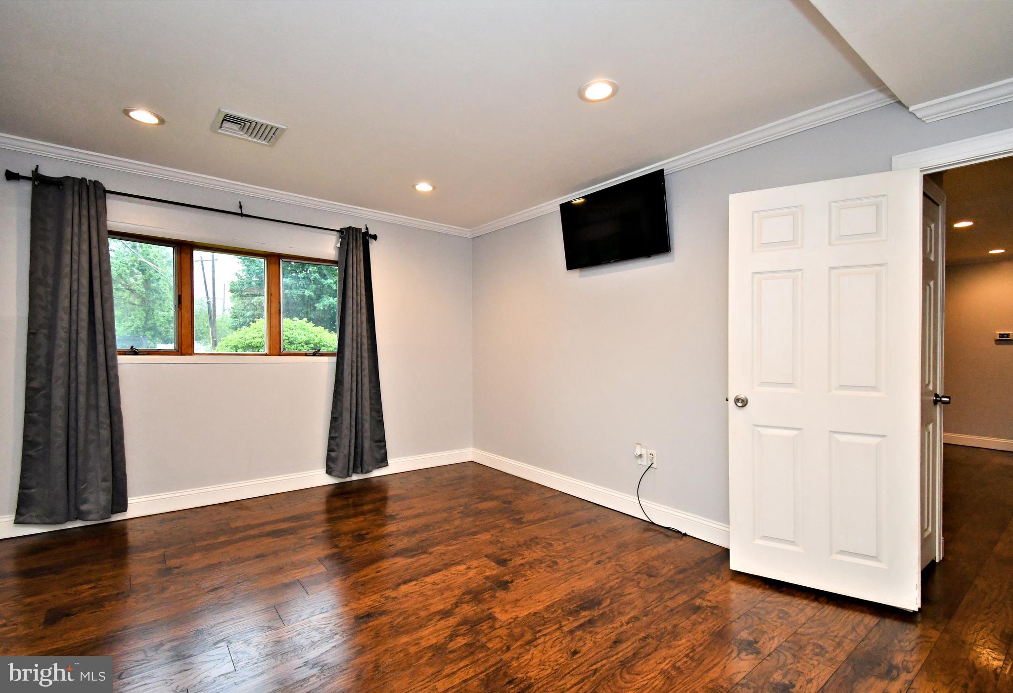 37 Peony Road Levittown, PA 19056 - Photo 34 of 66 Gallery Image 34