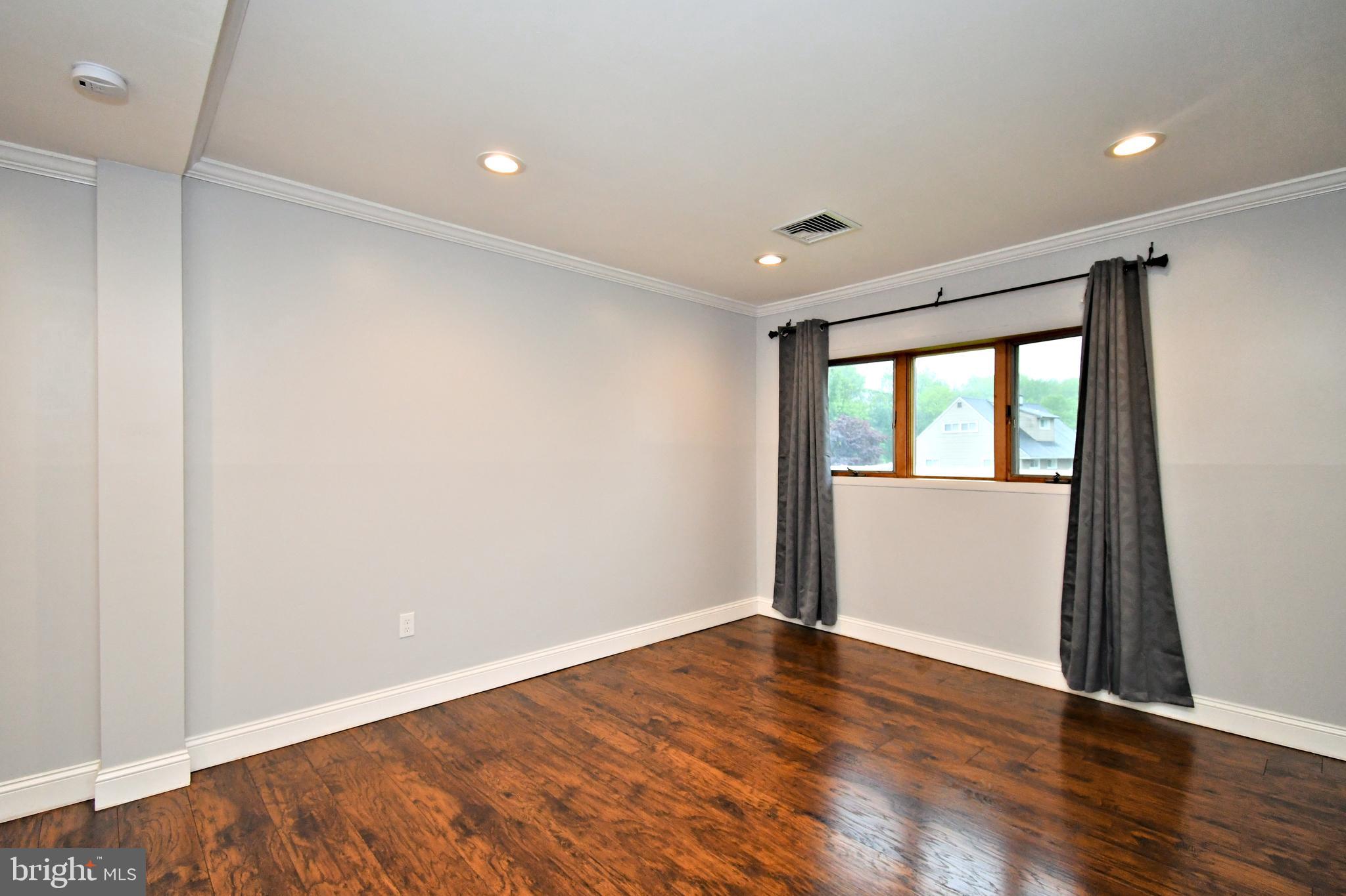 37 Peony Road Levittown, PA 19056 - Photo 35 of 66 Gallery Image 35