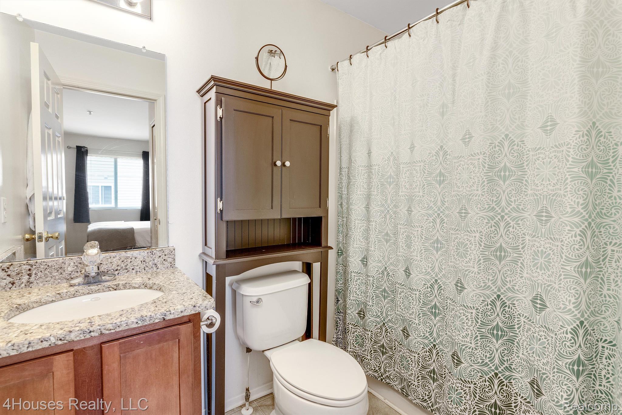 654 Lydia Lane, Unit 48 Pontiac, MI 48341 - Photo 23 of 38 Full Bath off in Master