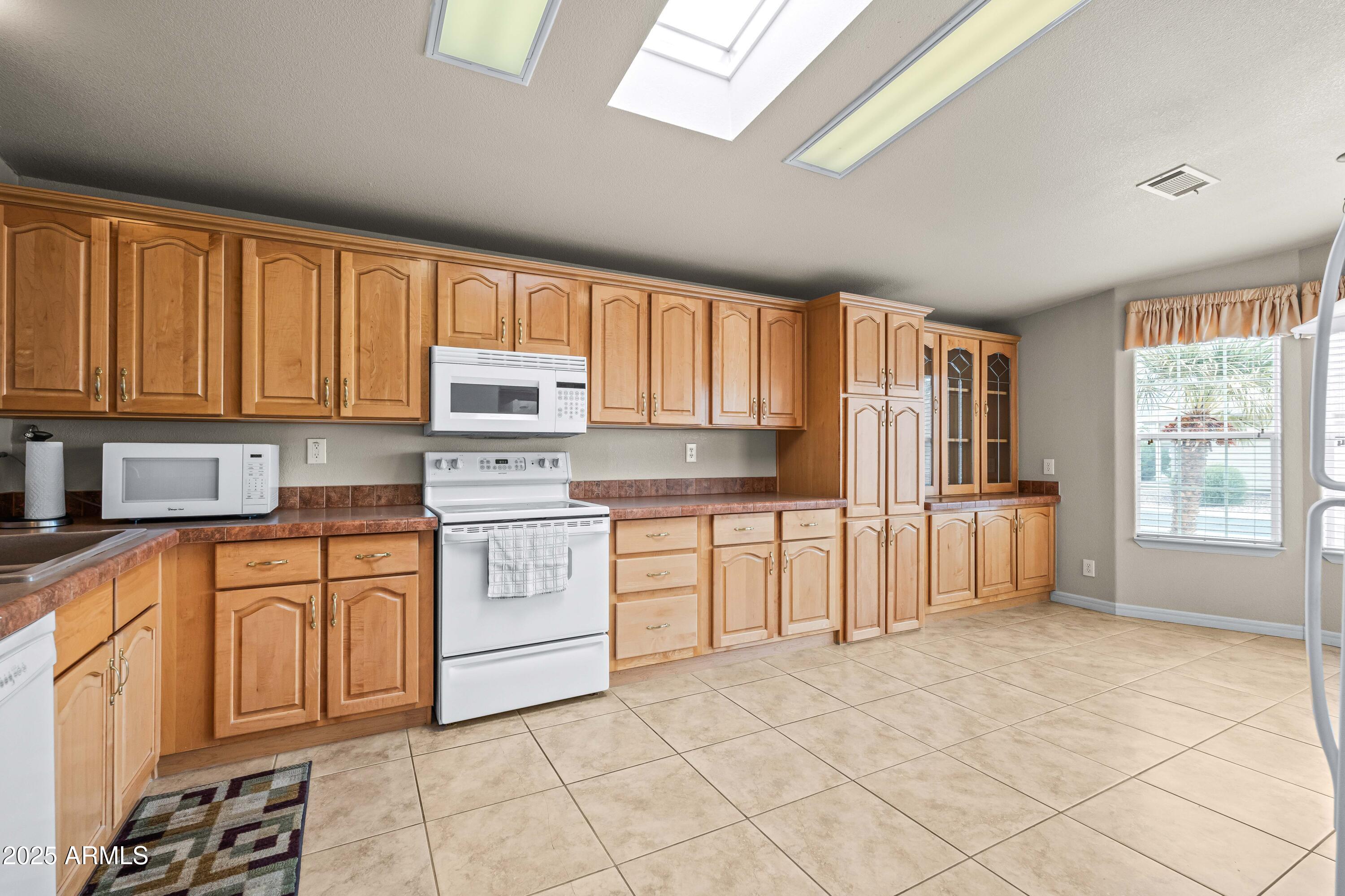 3301 South Goldfield Road, Unit 2102 Apache Junction, AZ 85119 - Photo 6 of 54 2a kitchen