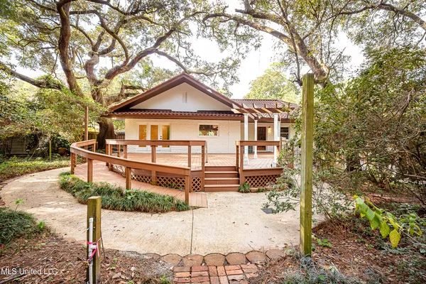 $1,398,990 | 132 Pine Drive, Ocean Springs, MS 39564