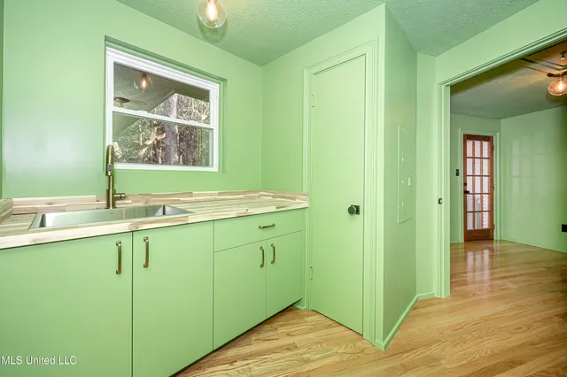 $1,500,000 | 132 Pine Drive, Ocean Springs, MS 39564