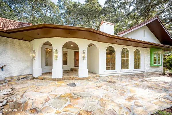 $1,398,990 | 132 Pine Drive, Ocean Springs, MS 39564