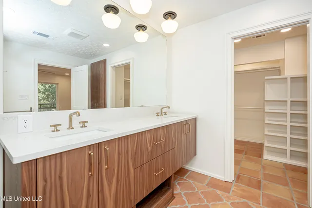 $1,500,000 | 132 Pine Drive, Ocean Springs, MS 39564