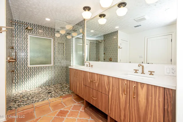 $1,500,000 | 132 Pine Drive, Ocean Springs, MS 39564