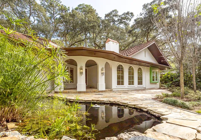 $1,500,000 | 132 Pine Drive, Ocean Springs, MS 39564