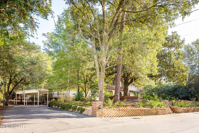 $1,500,000 | 132 Pine Drive, Ocean Springs, MS 39564