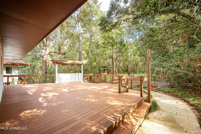 $1,500,000 | 132 Pine Drive, Ocean Springs, MS 39564