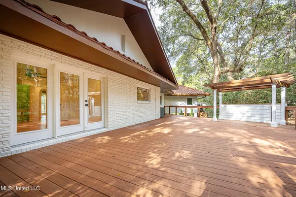 $1,398,990 | 132 Pine Drive, Ocean Springs, MS 39564