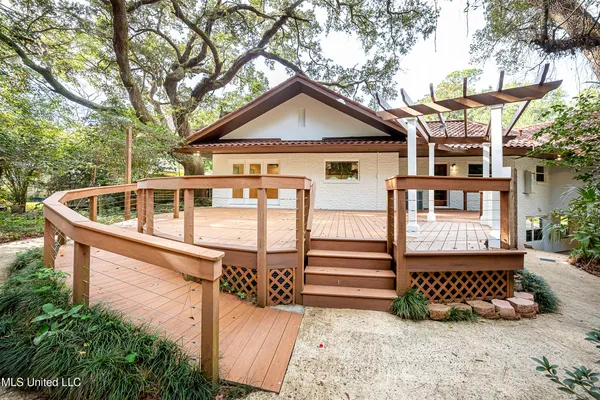 $1,398,990 | 132 Pine Drive, Ocean Springs, MS 39564