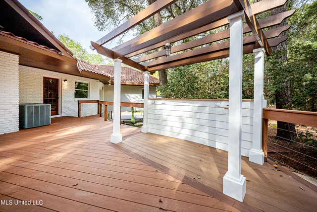 $1,500,000 | 132 Pine Drive, Ocean Springs, MS 39564