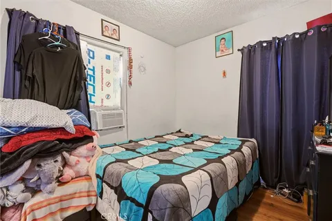 $849,995 | 725 East 40th Place, Los Angeles, CA 90011