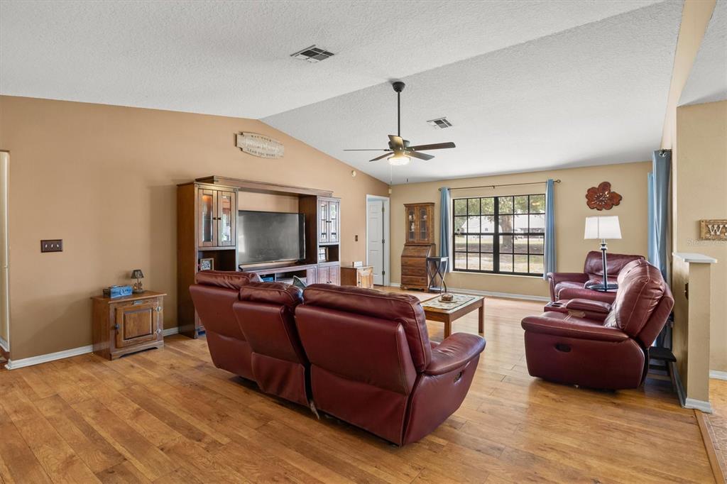 8675 Tom Costine Road Lakeland, FL 33809 - Photo 6 of 37