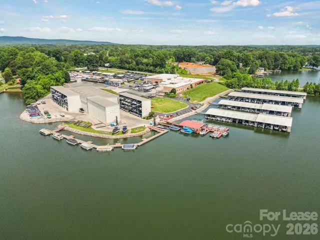 $1,850 | 4455 Reed Crk Drive, Unit 305, Sherrills Ford, NC 28673